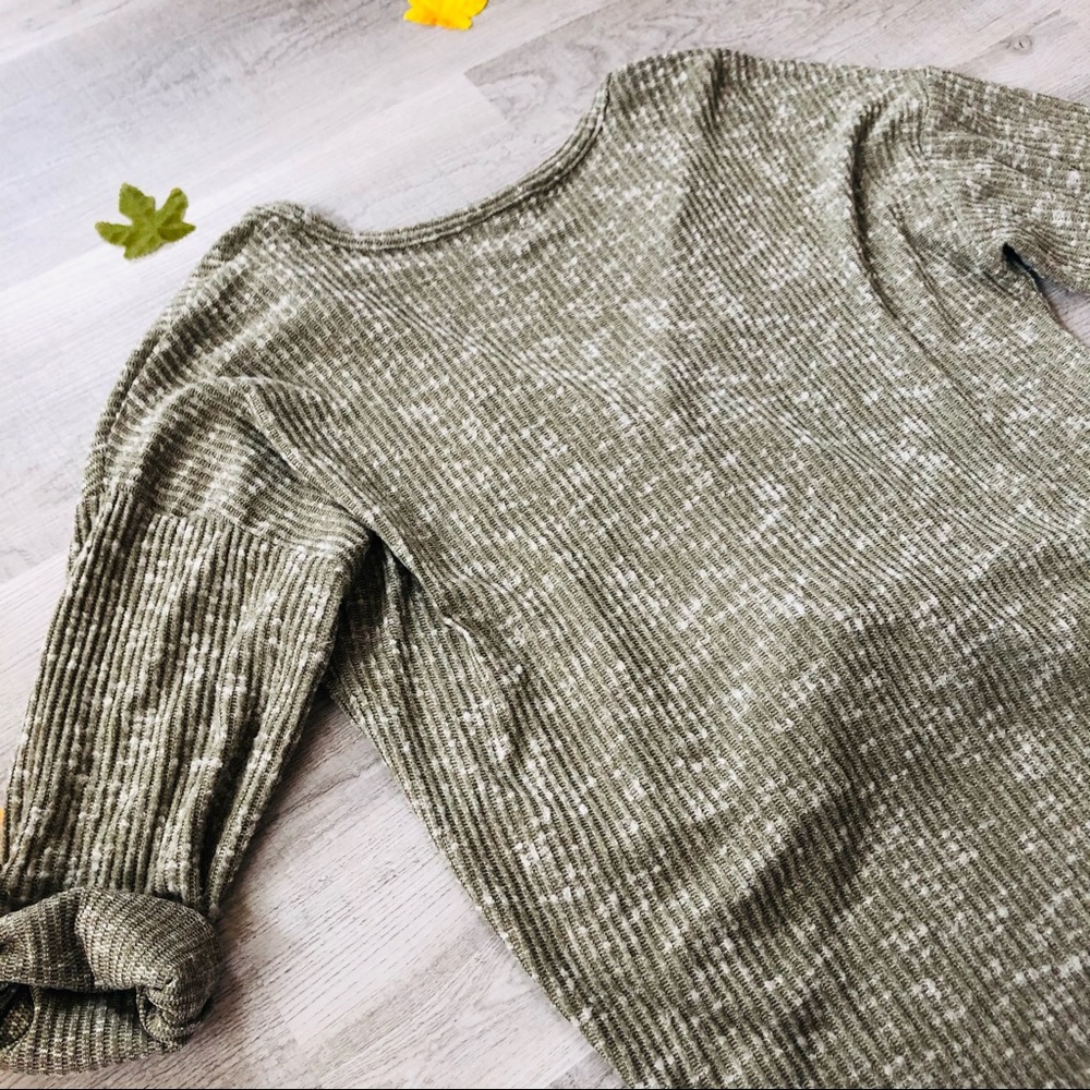 No Boundaries Green Button Up Light Sweater Tie - Picture 6 of 6